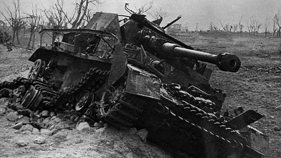 Während Berliner Operation der Roten Armee abgeschossener Panzer IV (April 1945)