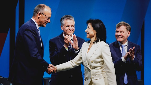 Friedrich Merz, CDU-Parteivorsitzender, Thorsten Frei (CDU), designierter Chef des Bundeskanzleramtes, Katherina Reiche (CDU), designierte Bundesministerin fuer Wirtschaft und Energie, und Johann Wadephul (CDU), designierter Bundesaussenminister, aufgenommen im Rahmen des Bundesausschusses der CDU in Berlin, 28.04.2025. Der Bundesausschuss soll dem Koalitionsvertrag seitens der CDU zustimmen.