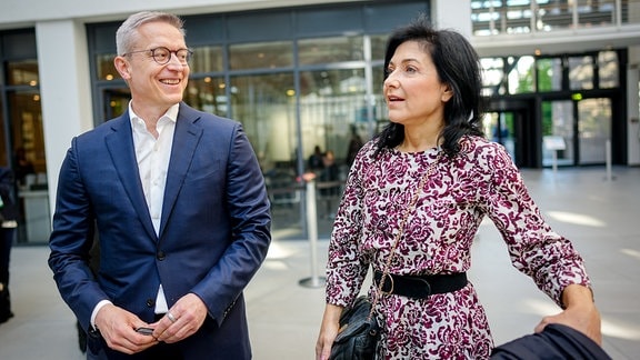 Katherina Reiche, designierte Bundesminister für Wirtschaft und Energie, und Karsten Wildberger, designierter Bundesminister für Digitalisierung und Staatsmodernisierung, kommen zum Bundesausschuss der CDU. 