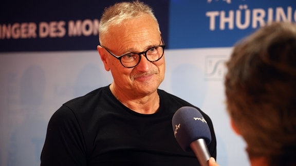 Axel Weiss lächelt in die Kamera