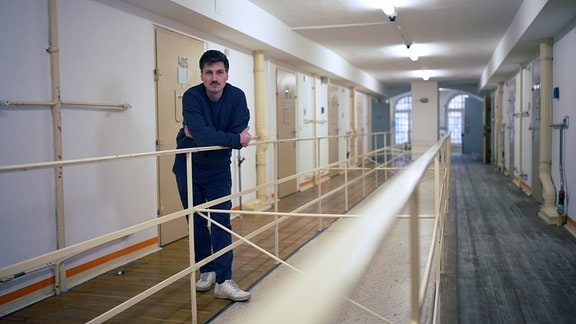 Journalist  Frank Seibert in der Gefangenenstation in der JVA „Roter Ochse“ in Halle Saale