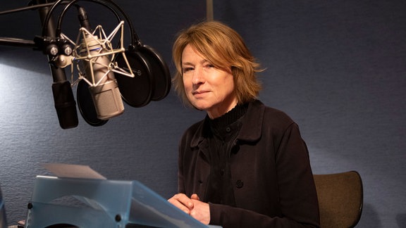 Corinna Harfouch bei den Aufnahmen zum Hörspiel im April 2024 