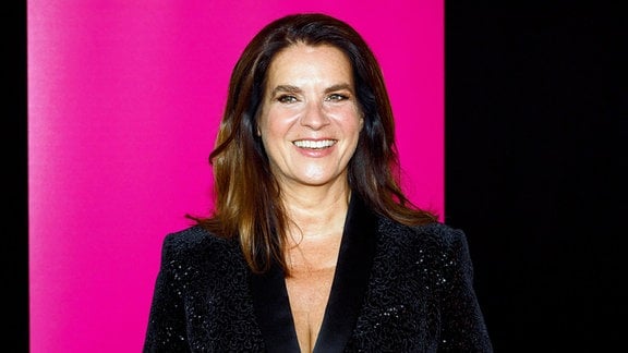 Katarina Witt lächelt in die Kamera