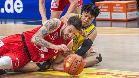  Ivan Tkachenko MBC, Elias Rapieque Alba Berlin, 