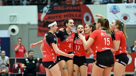 Nathalie Lemmens (Dresdner SC, #4), jubel mit Team.