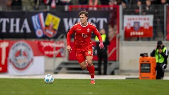 Robin Fabinski ( 21; FC Rot-Weiß Erfurt) 