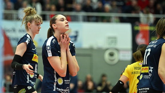 Volleyballerinnen auf dem Spielfeld